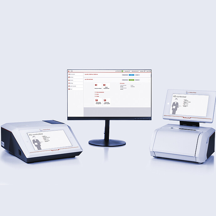 cora 5001 拉曼光谱仪和 lyza 7000 ftir 光谱仪连接到显示出 spectroscopy suite 光谱分析软件的中央显示器